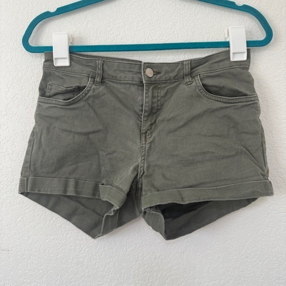 H&M Women Olive Green Cuffed Denim Shorts Size 8 Roll Hem Casual